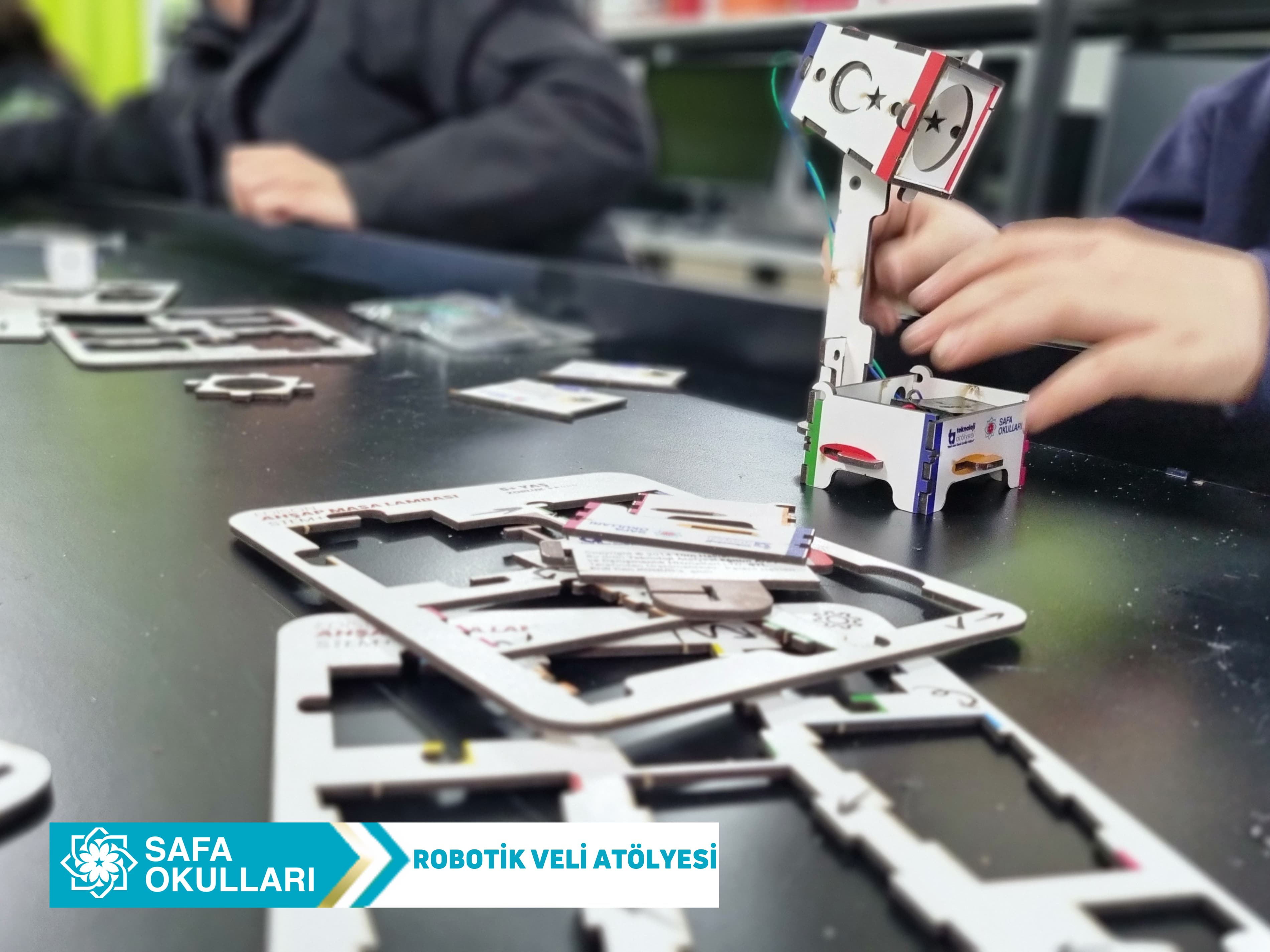 VELİLERİMİZ İLE ROBOTİK VE KODLAMA ATÖLYESİ