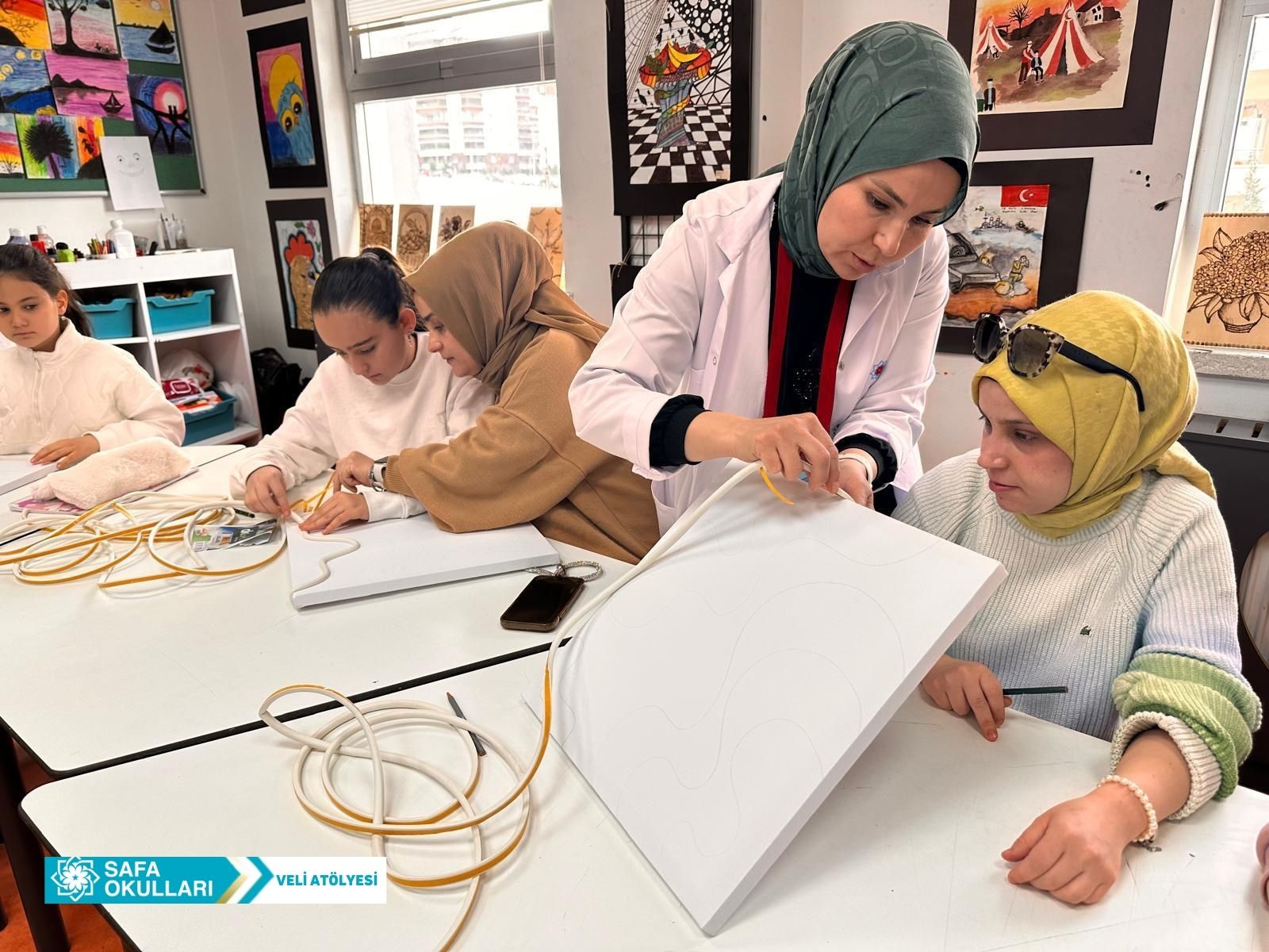 VELİLERİMİZ İLE GÖRSEL SANATLAR ATÖLYESİ