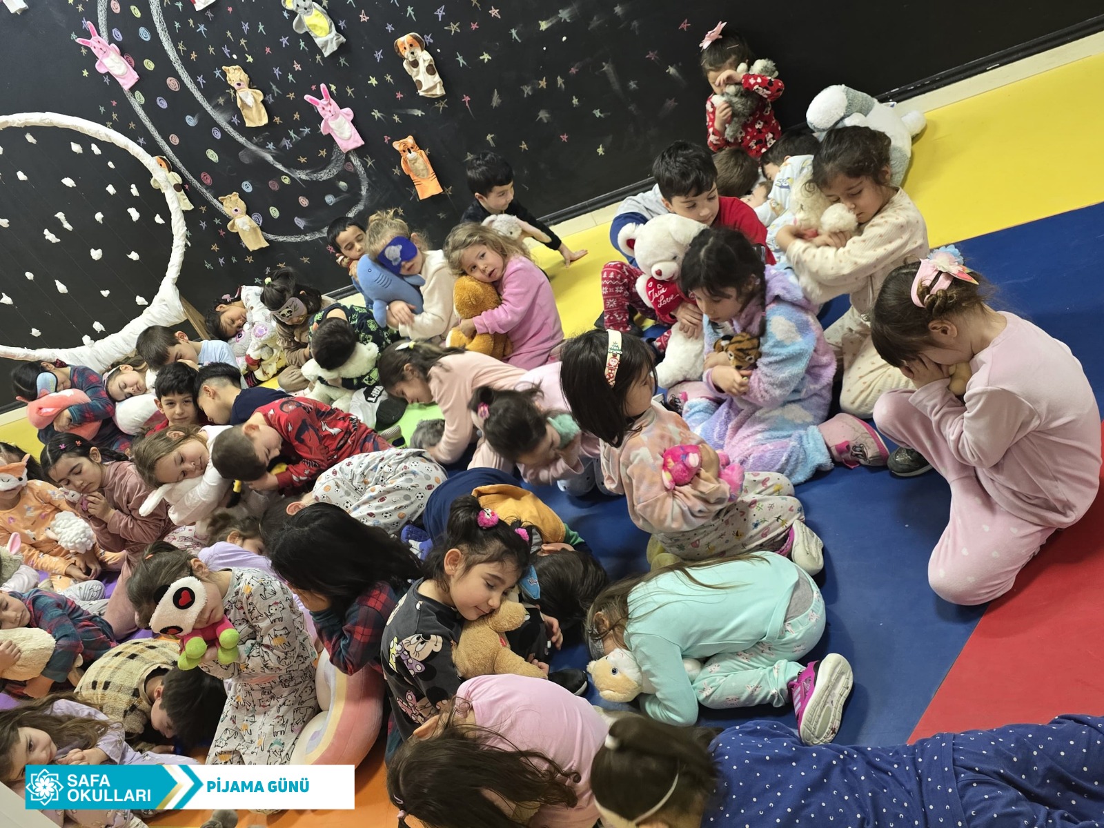 PİJAMA PARTİSİ