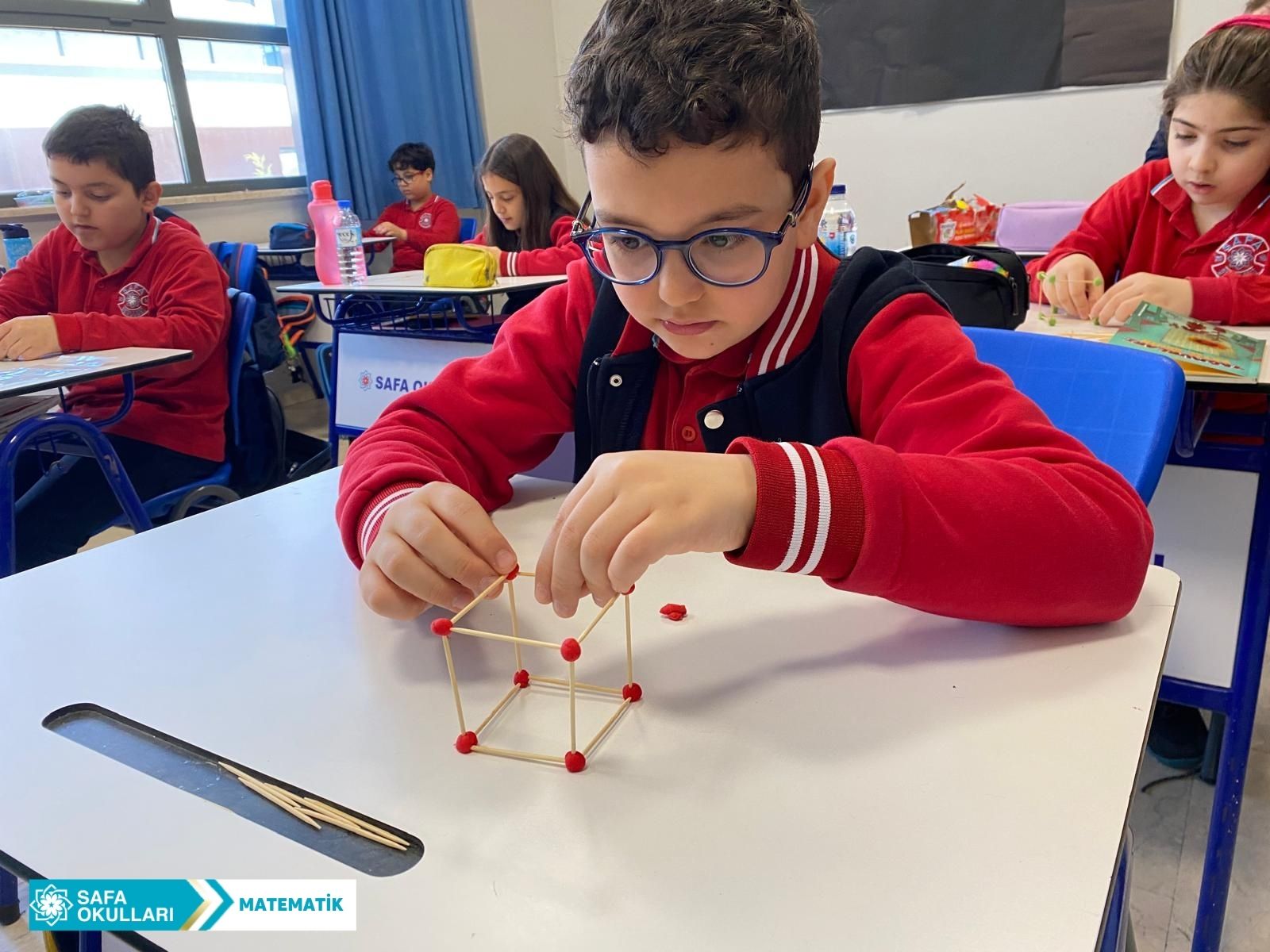 GEOMETRİK CİSİMLERİN DÜNYASI