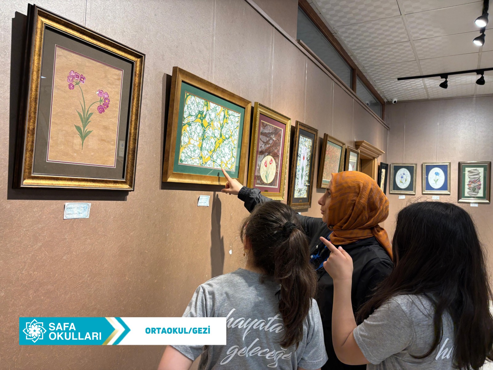 5. SINIF ÖĞRENCİLERİMİZLE EBRU SERGİSİNDE