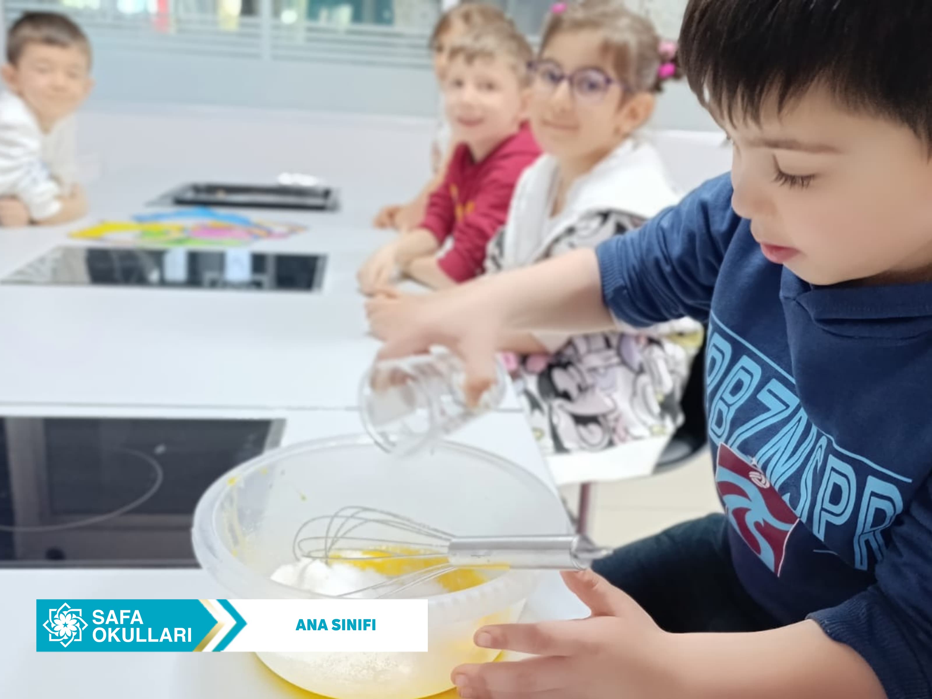 MİNİK ELLER İŞ BAŞINDA