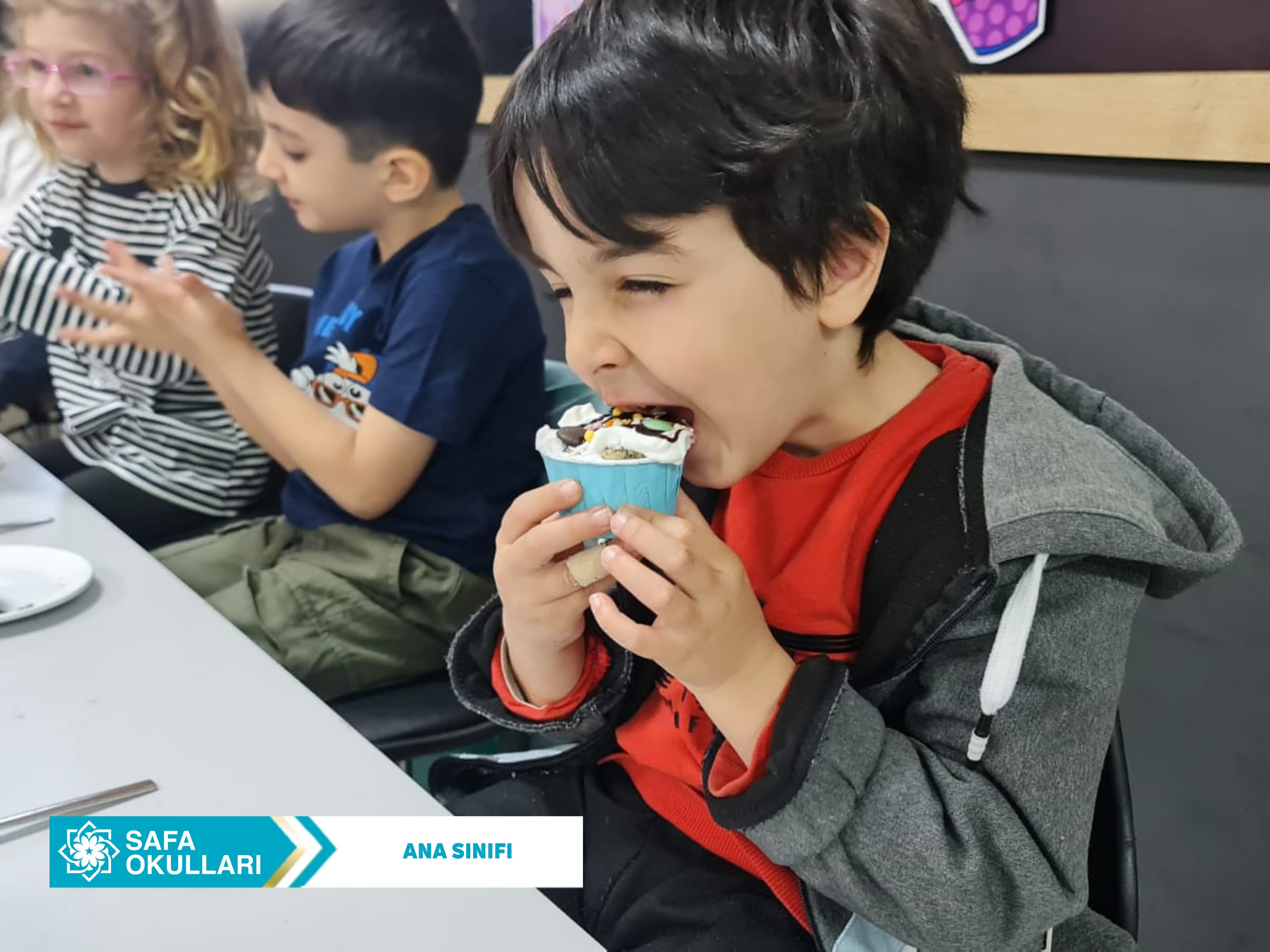 MİNİK ELLER İŞ BAŞINDA