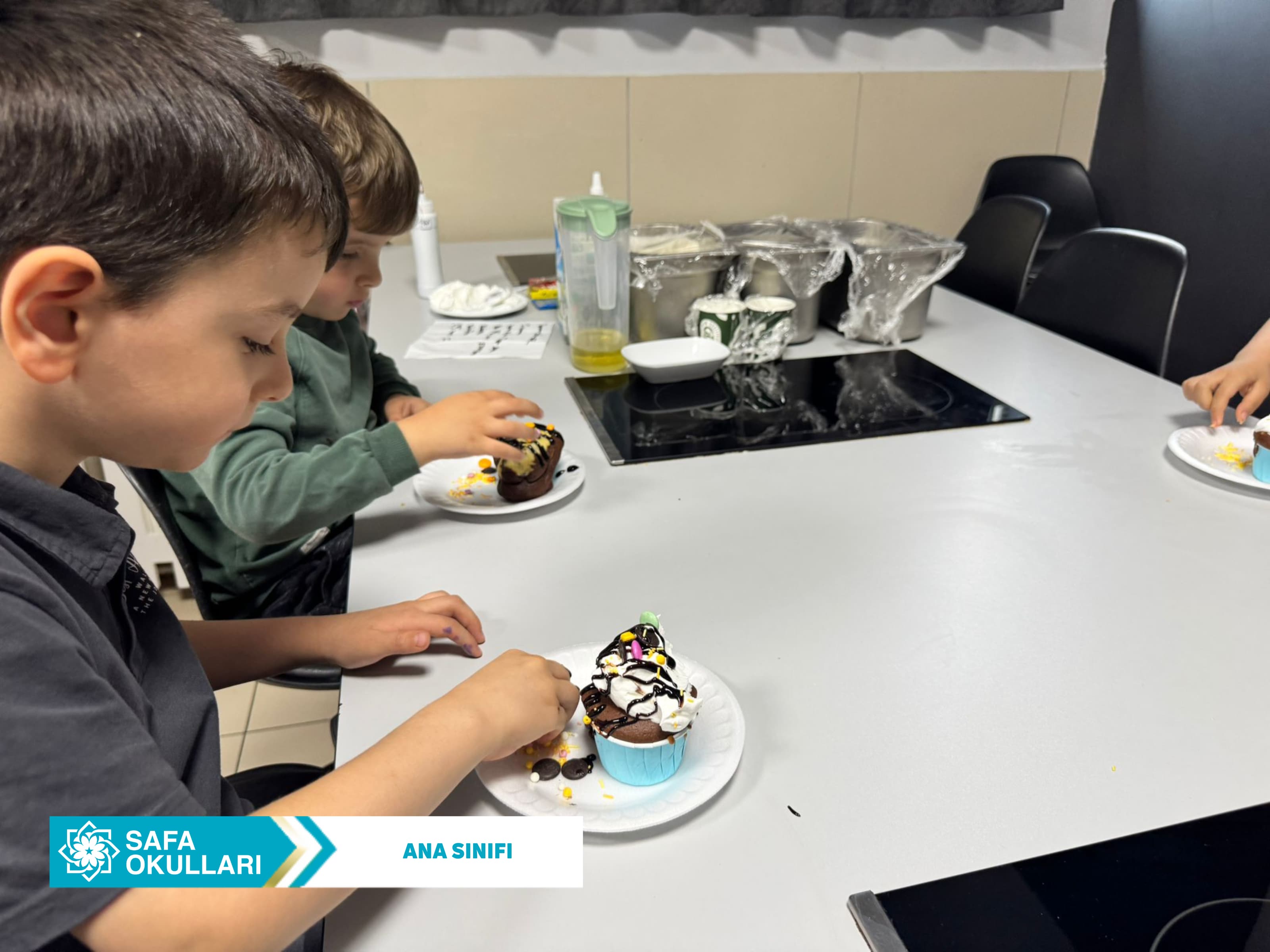 MİNİK ELLER İŞ BAŞINDA