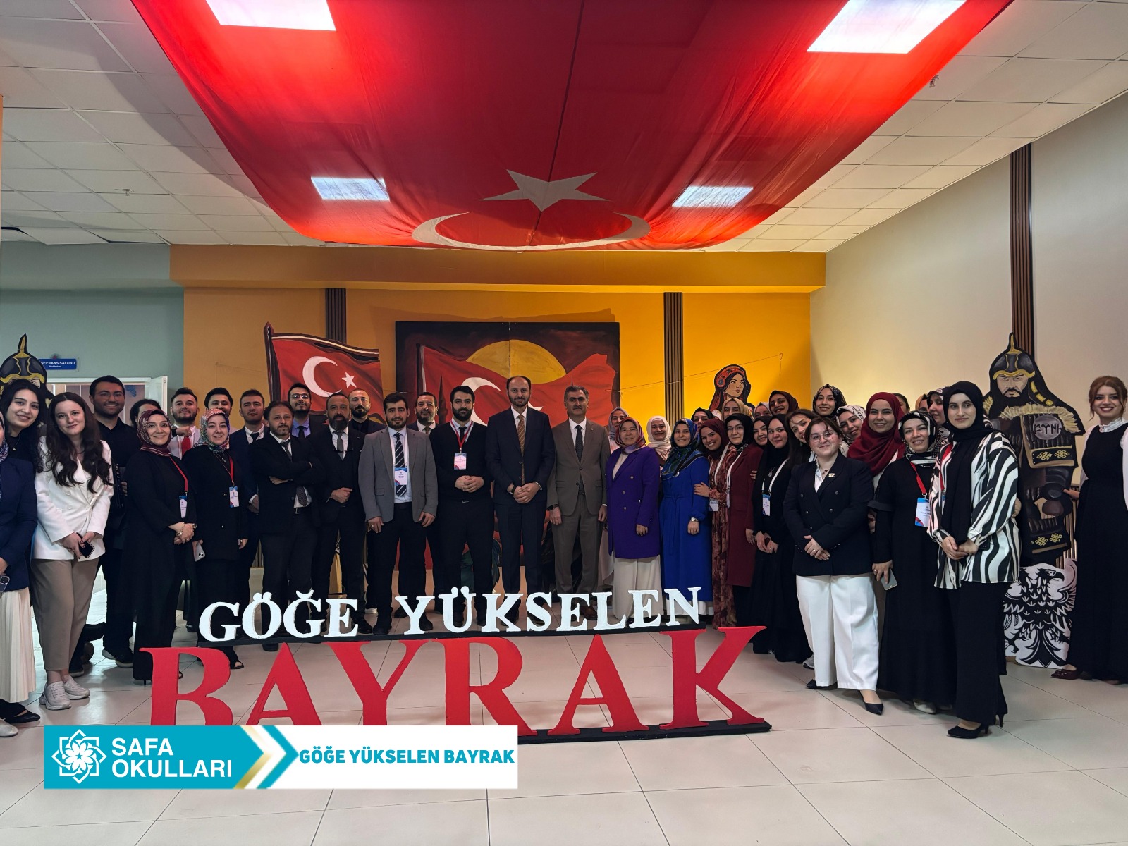 GÖĞE YÜKSELEN BAYRAK