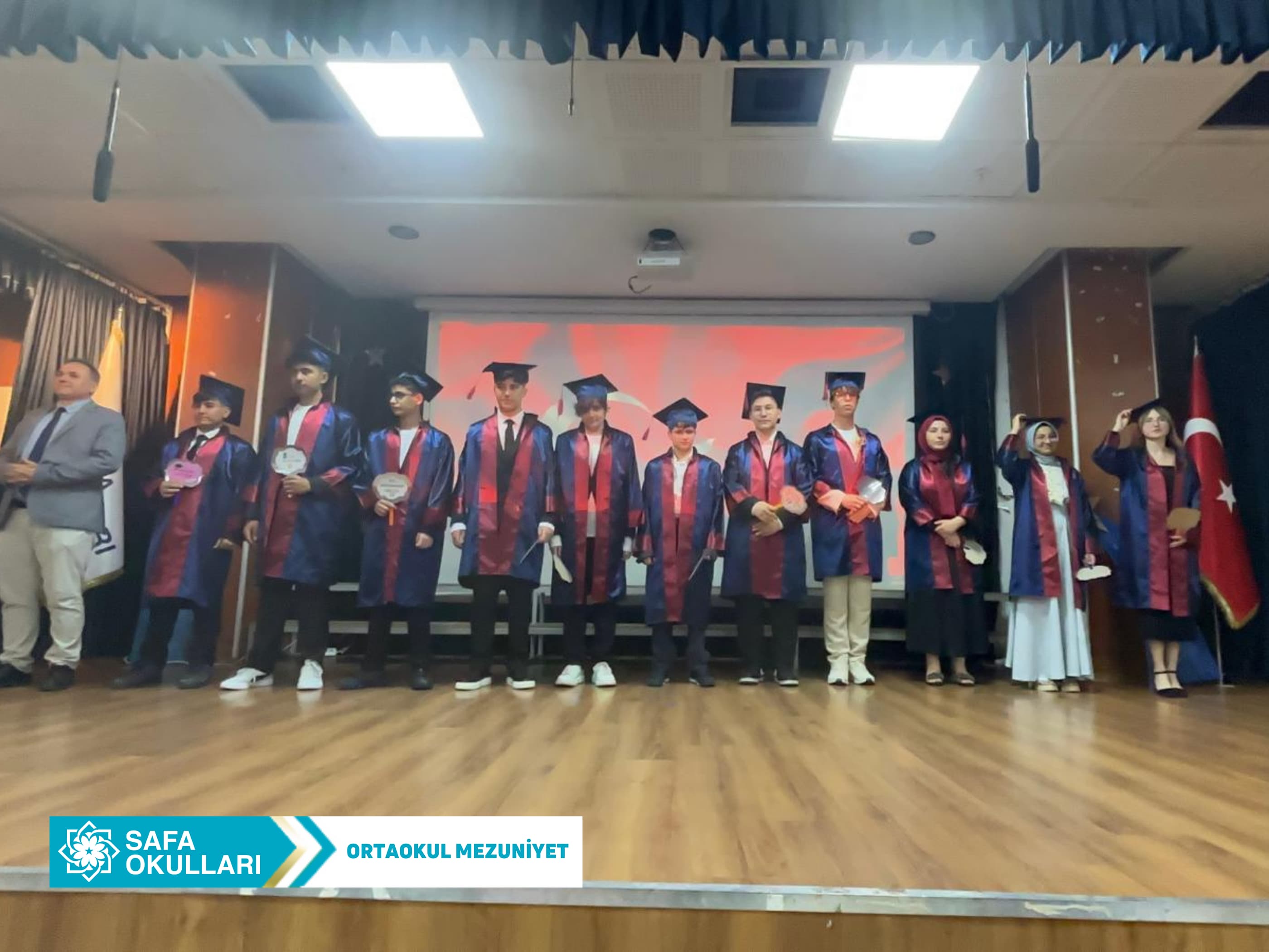 ÇUKURAMBAR SAFA ORTAOKULU’NDA MEZUNİYET GURURU