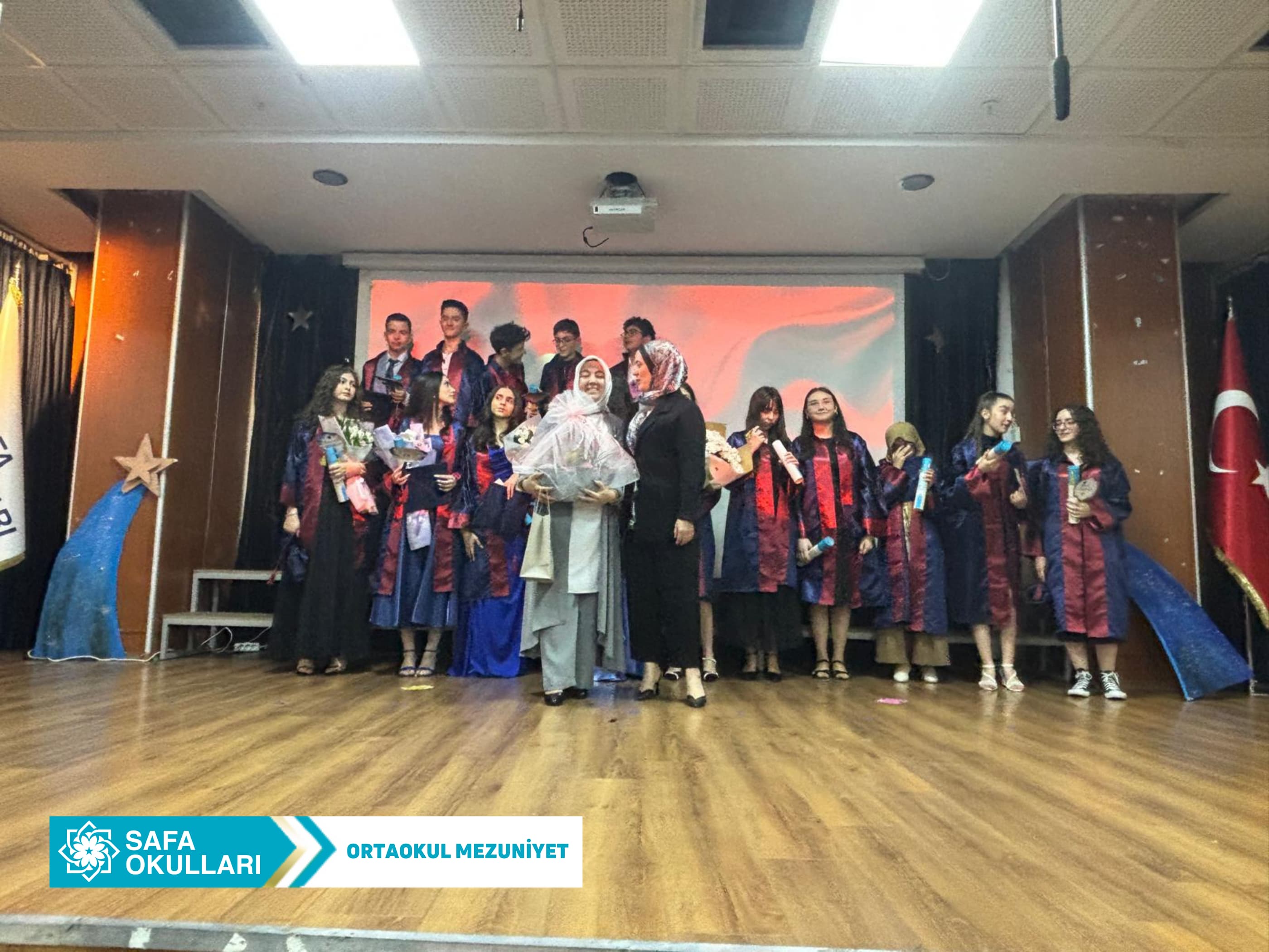 ÇUKURAMBAR SAFA ORTAOKULU’NDA MEZUNİYET GURURU