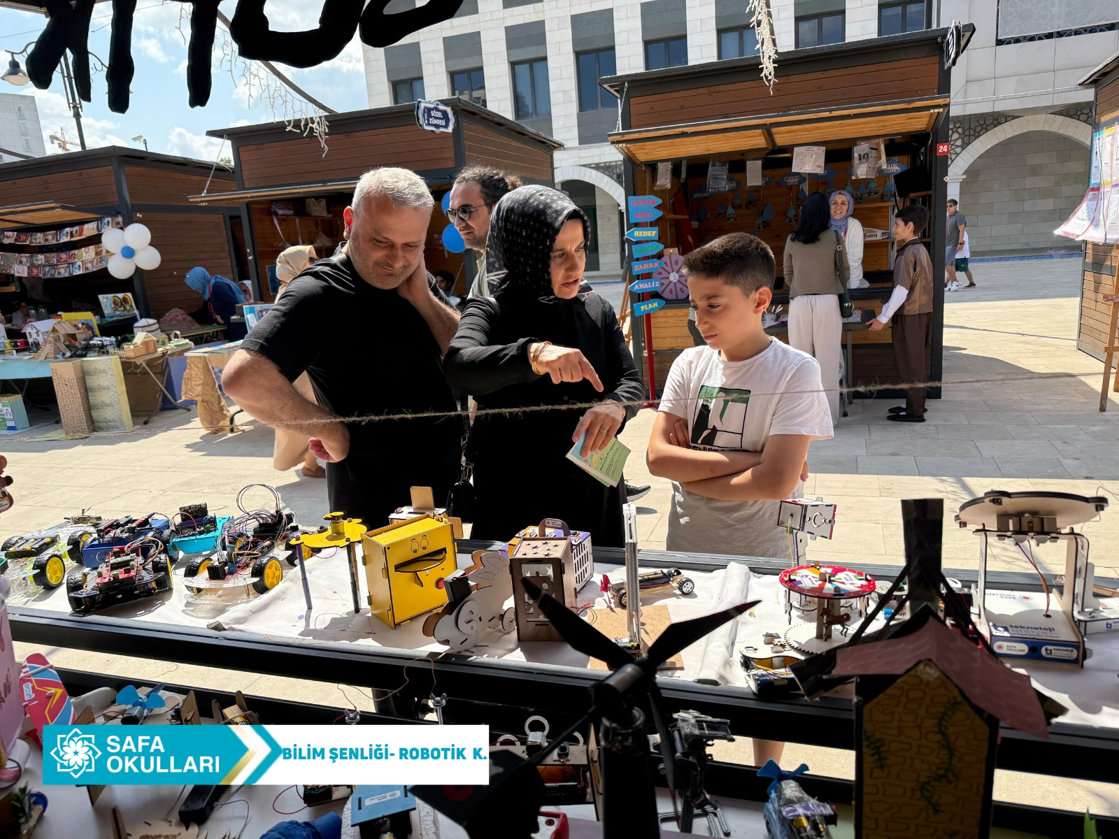 BİLİM ŞENLİĞİNDE ROBOTİK KODLAMA ATÖLYESİ