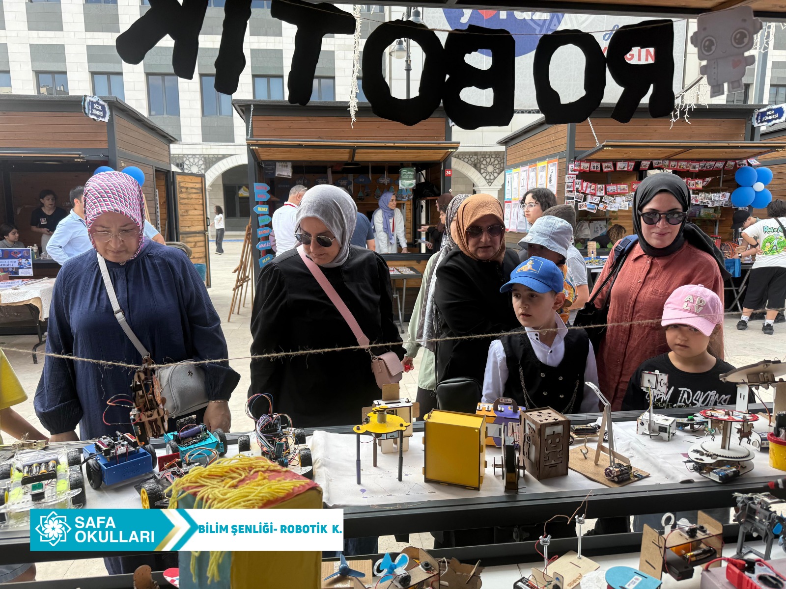 BİLİM ŞENLİĞİNDE ROBOTİK KODLAMA ATÖLYESİ