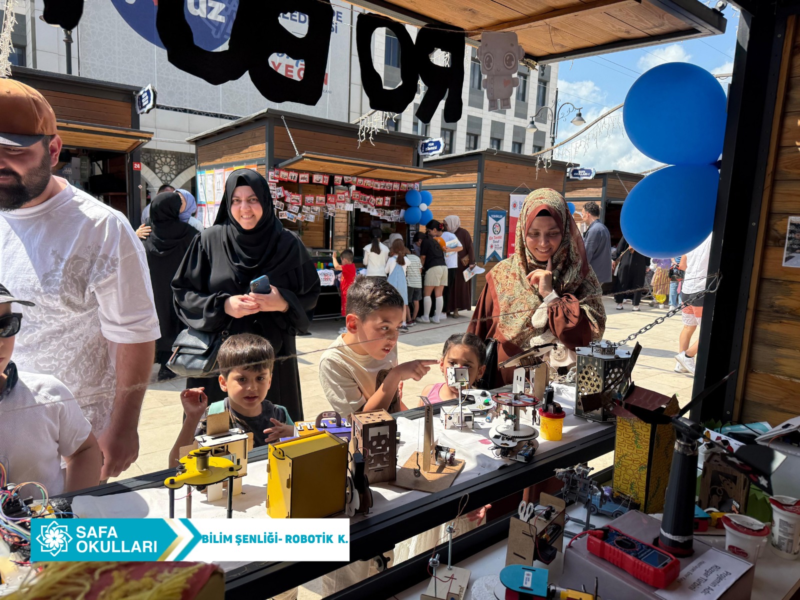 BİLİM ŞENLİĞİNDE ROBOTİK KODLAMA ATÖLYESİ