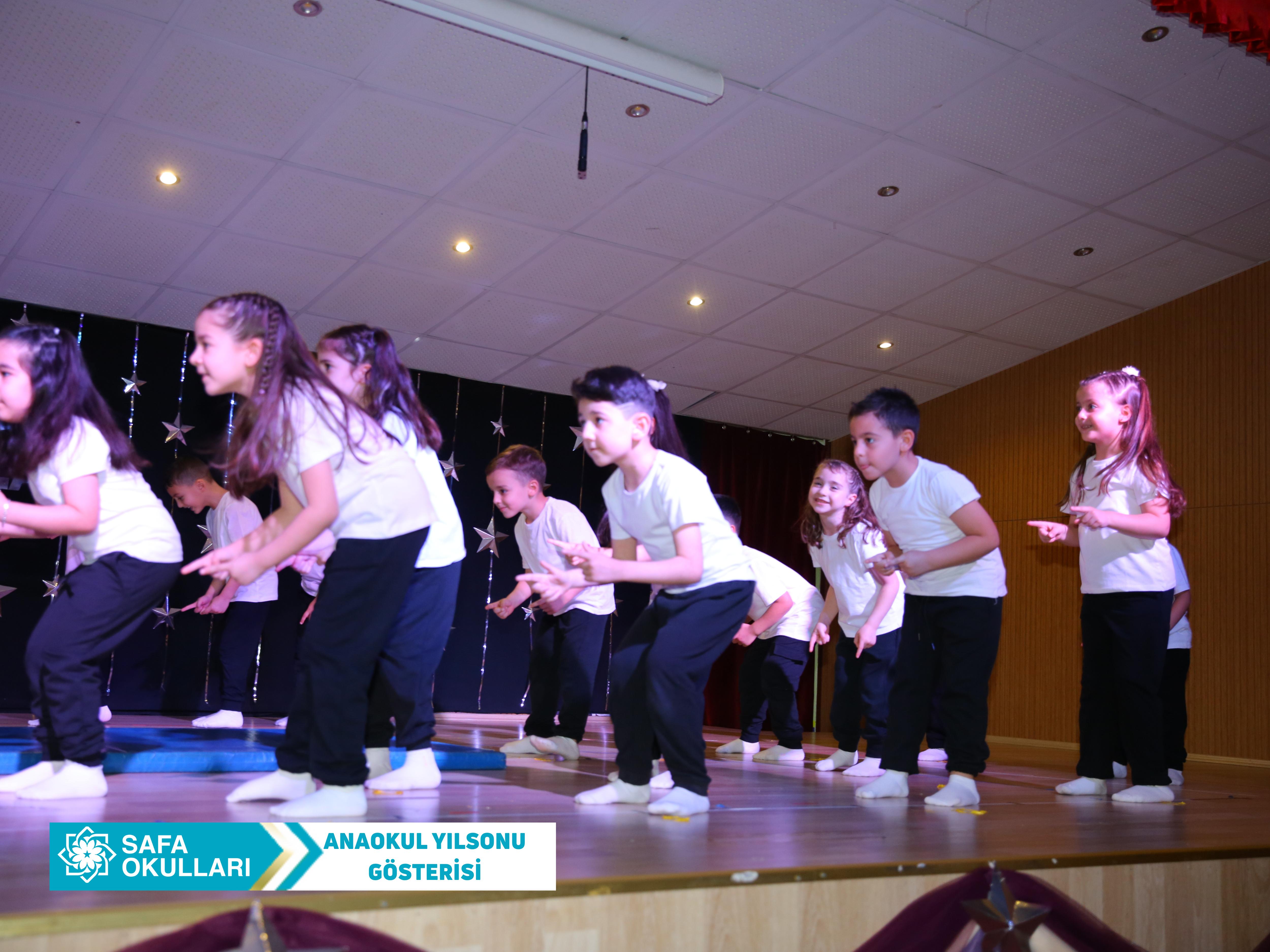 MİNİK KALPLERDEN BÜYÜK GÖSTERİ