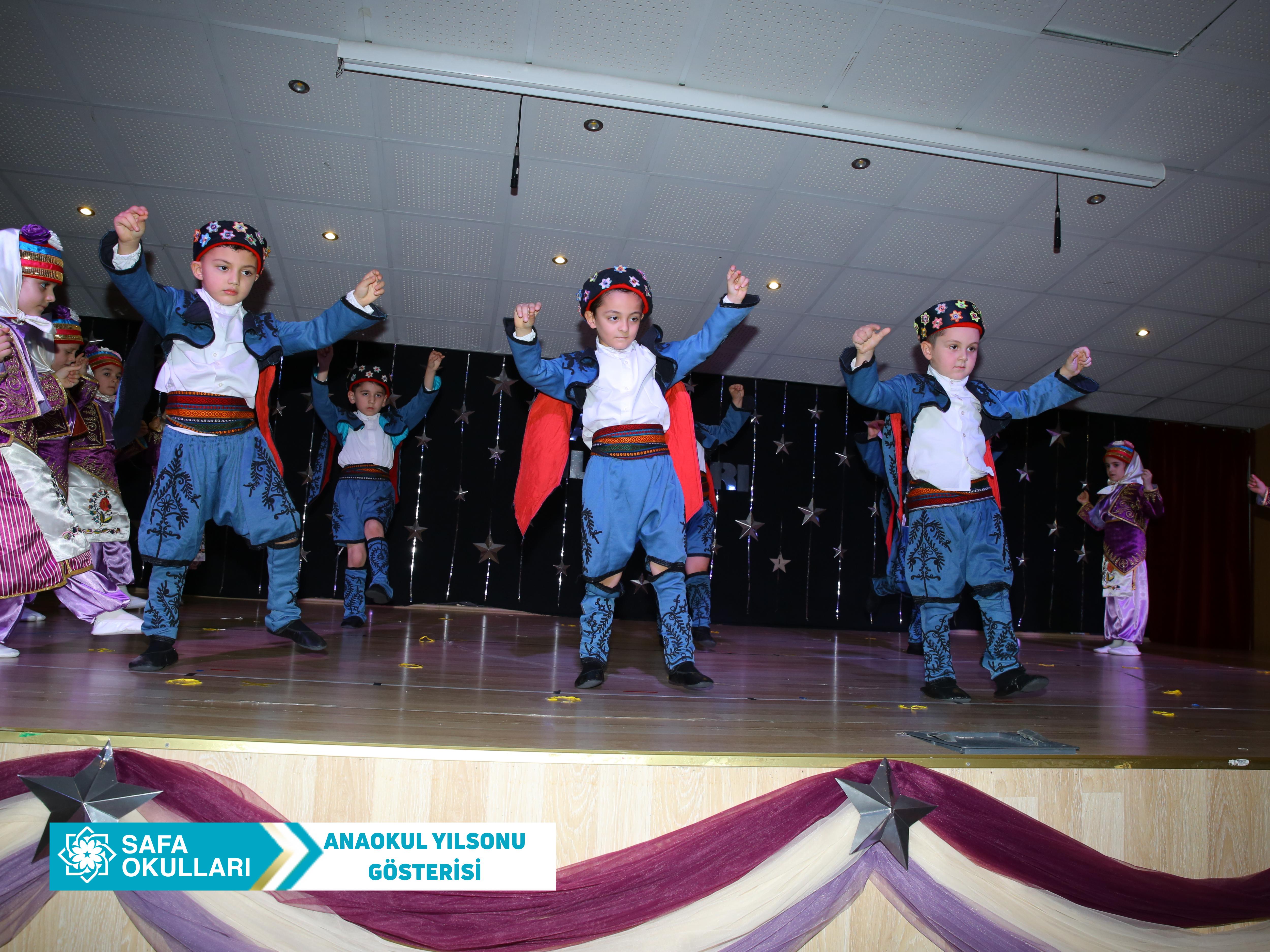 MİNİK KALPLERDEN BÜYÜK GÖSTERİ