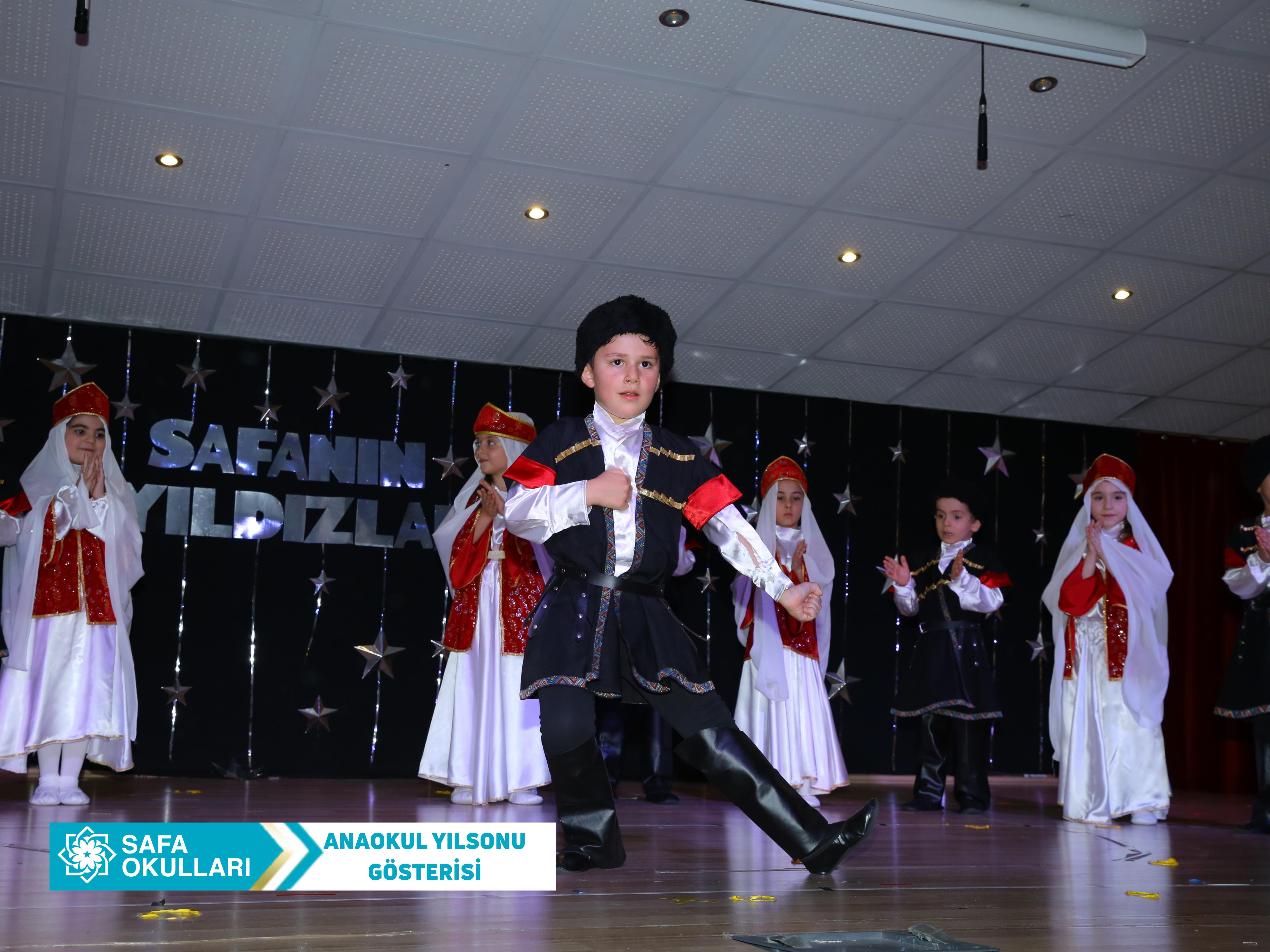 MİNİK KALPLERDEN BÜYÜK GÖSTERİ