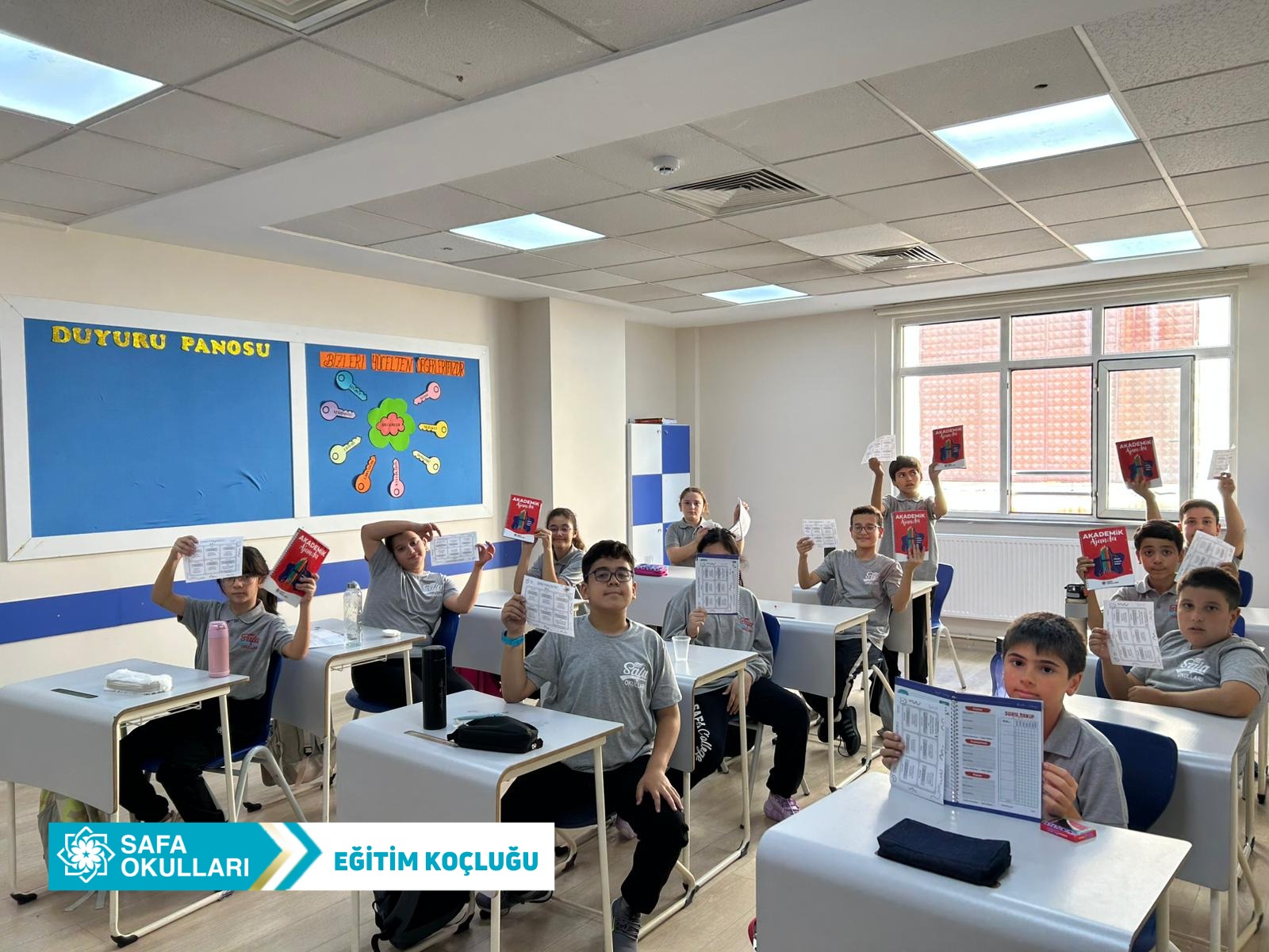 AKADEMİK AJANDALARI ÖĞRENCİLERİMİZE DAĞITTIK