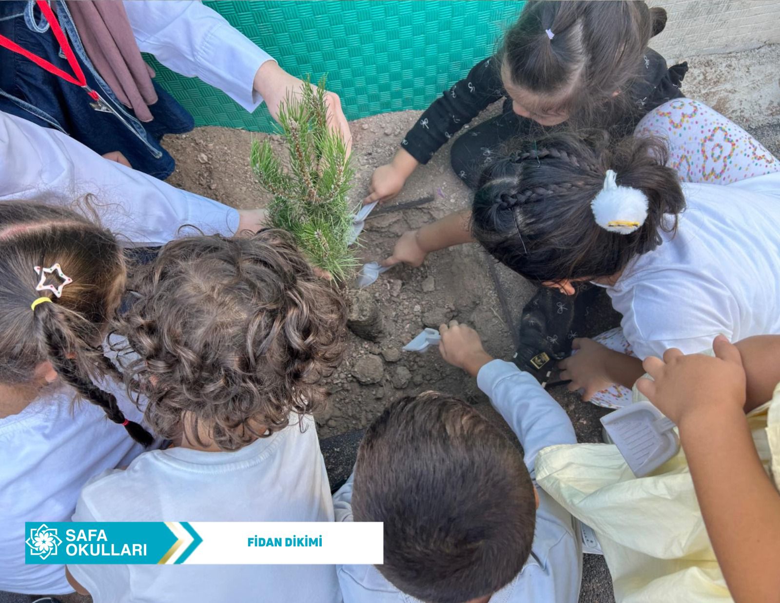 DOĞAYLA BÜYÜYEN MİNİK ELLER