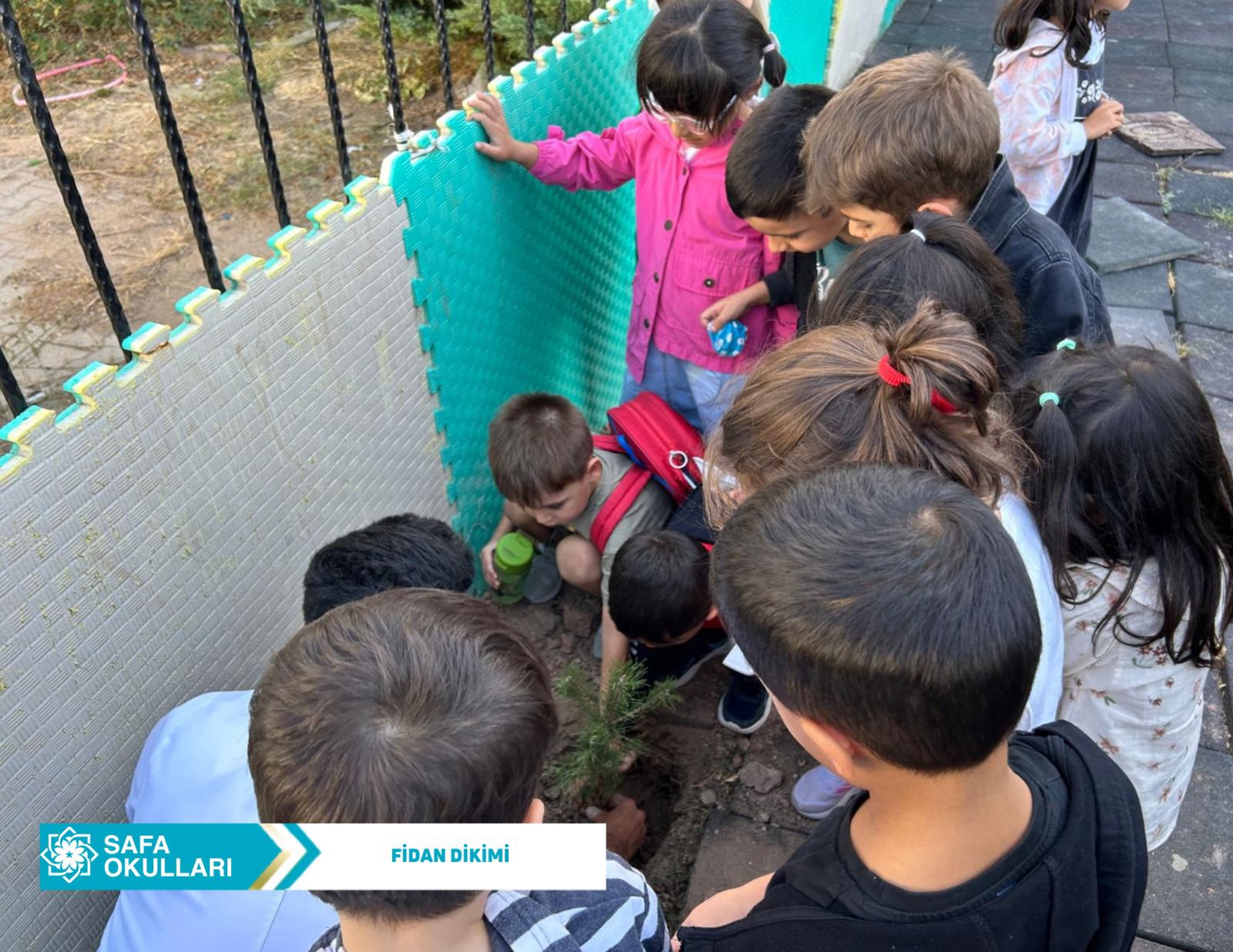 DOĞAYLA BÜYÜYEN MİNİK ELLER