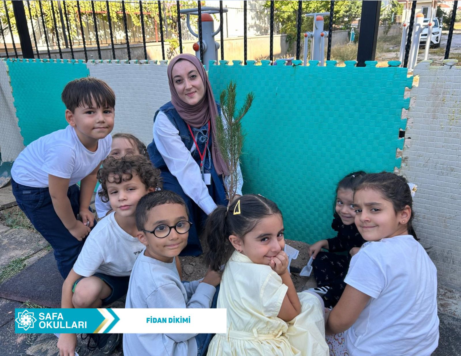 DOĞAYLA BÜYÜYEN MİNİK ELLER