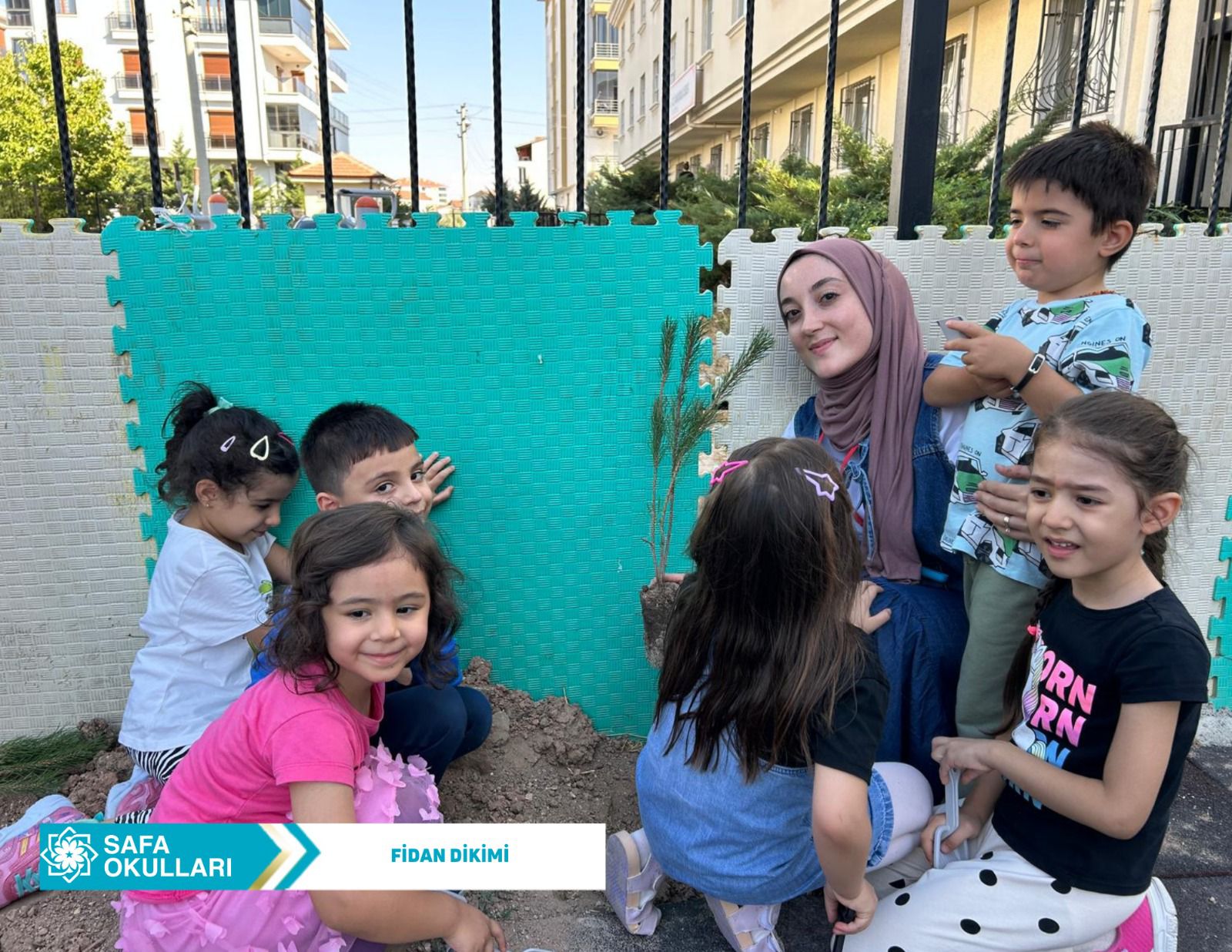 DOĞAYLA BÜYÜYEN MİNİK ELLER