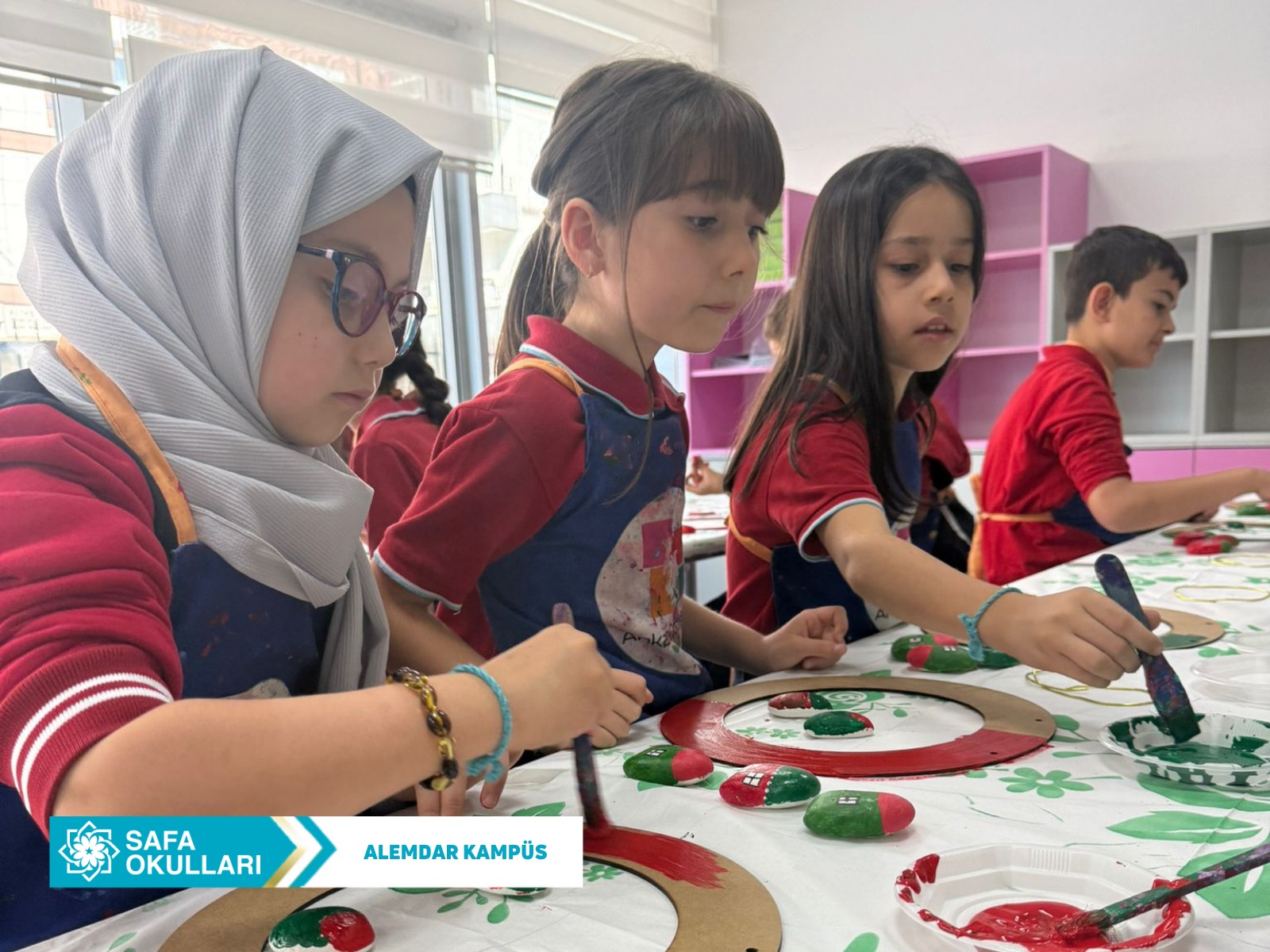 TAŞ BOYAMA ATÖLYESİ