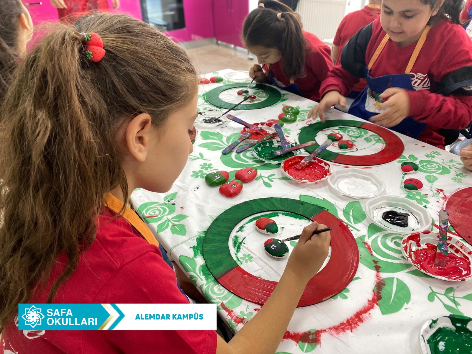 TAŞ BOYAMA ATÖLYESİ