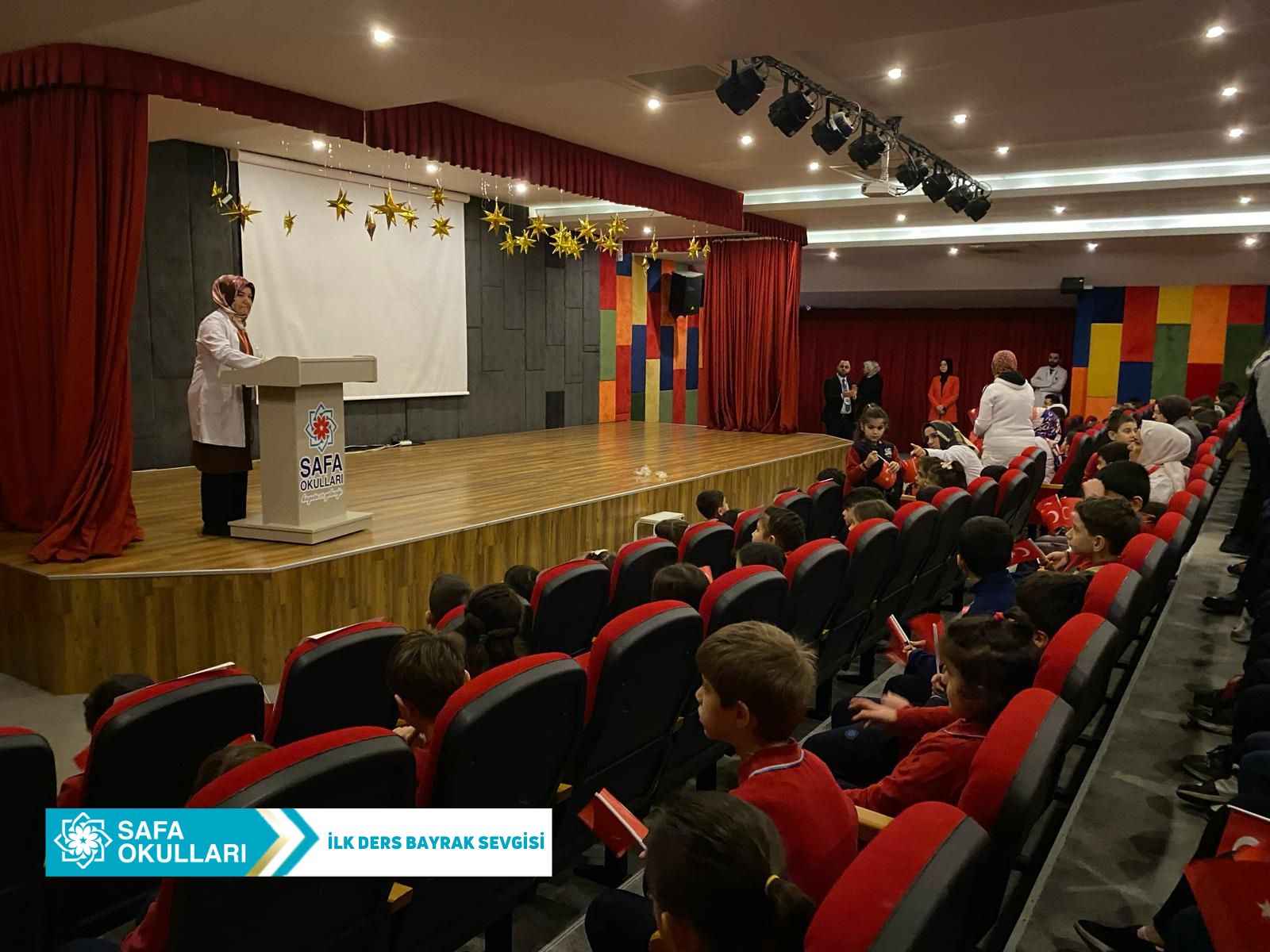 Yeni dönemin ilk dersi: Bayrak Sevgisi! 