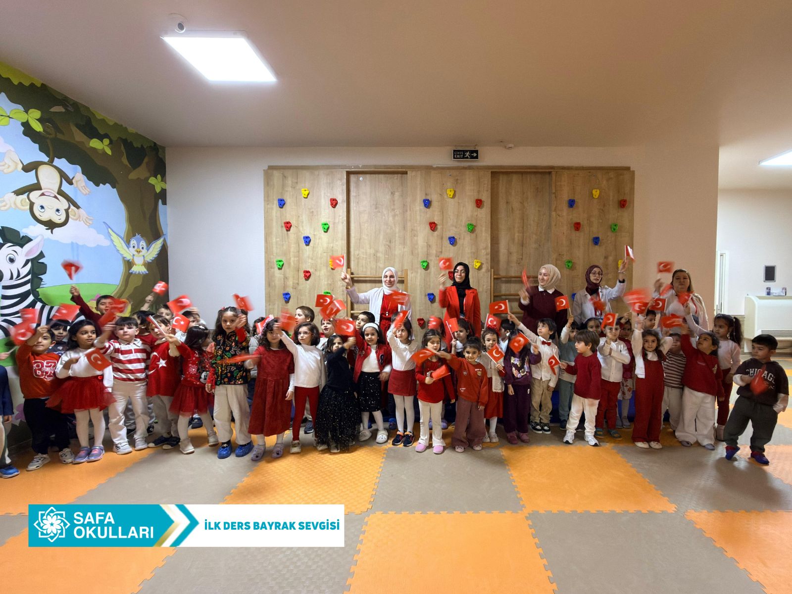 Yeni dönemin ilk dersi: Bayrak Sevgisi! 