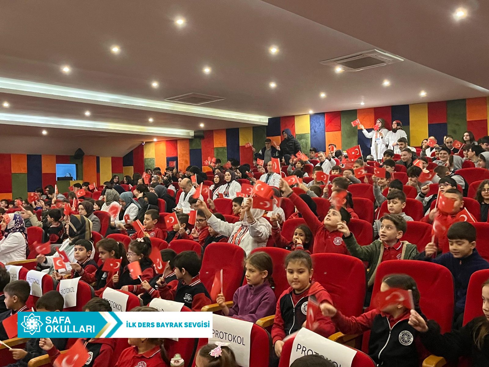 Yeni dönemin ilk dersi: Bayrak Sevgisi! 