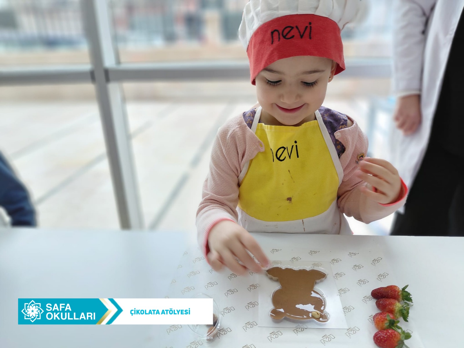 ÖĞRENCİLERİMİZ KENDİ ÇİKOLATALARINI YAPTILAR 