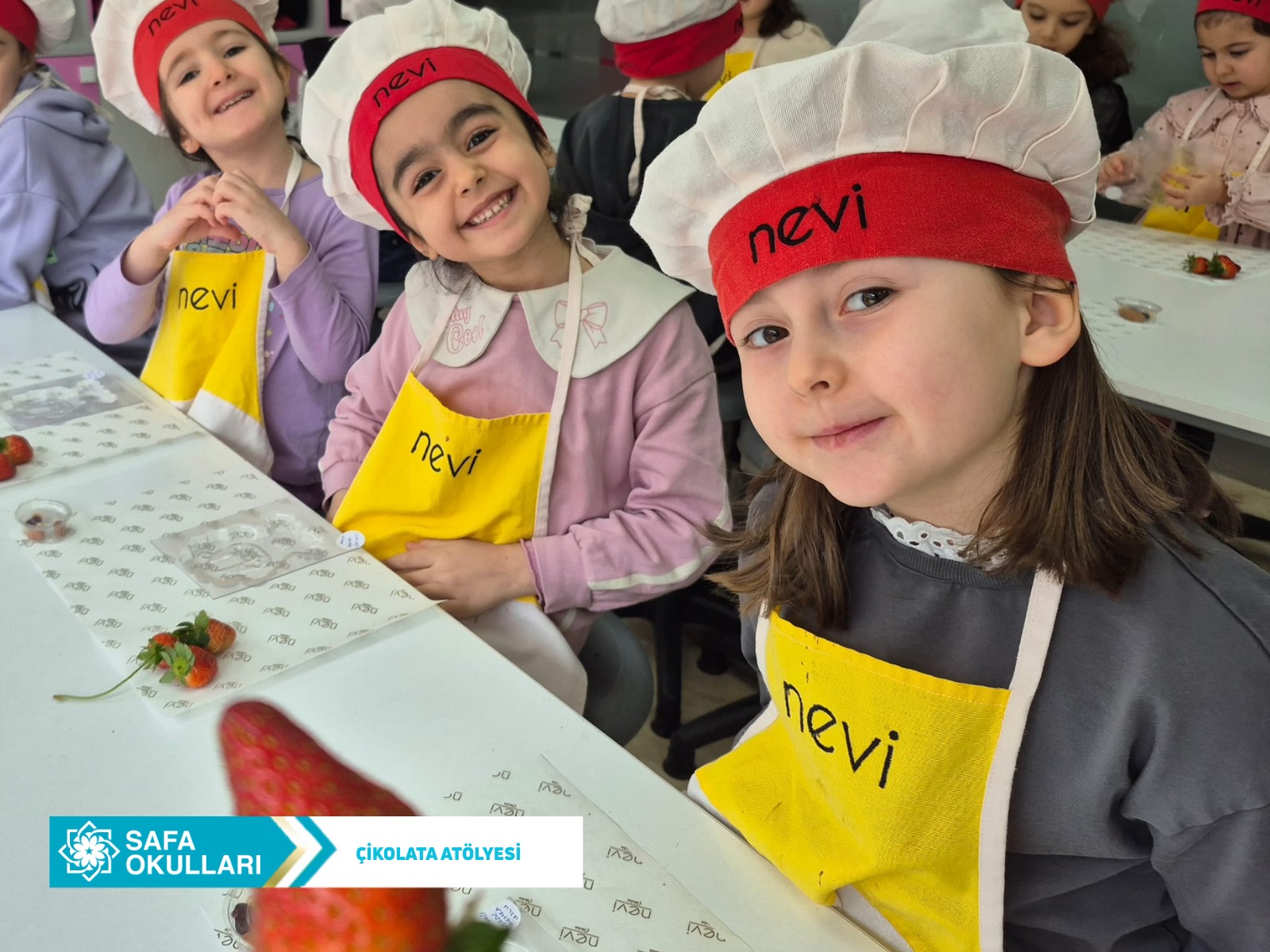 ÖĞRENCİLERİMİZ KENDİ ÇİKOLATALARINI YAPTILAR 