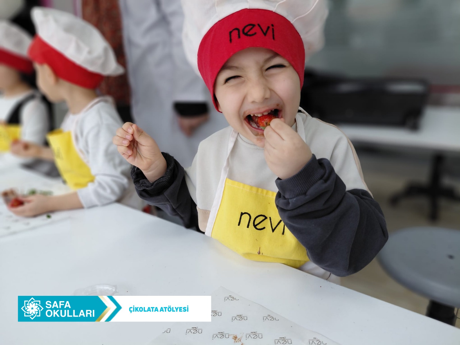 ÖĞRENCİLERİMİZ KENDİ ÇİKOLATALARINI YAPTILAR 