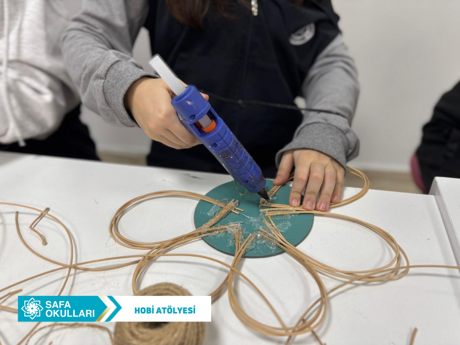 HOBİ ATÖLYESİNDE ÜRETMENİN KEYFİ