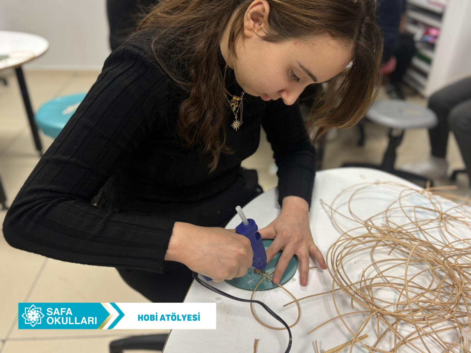 HOBİ ATÖLYESİNDE ÜRETMENİN KEYFİ