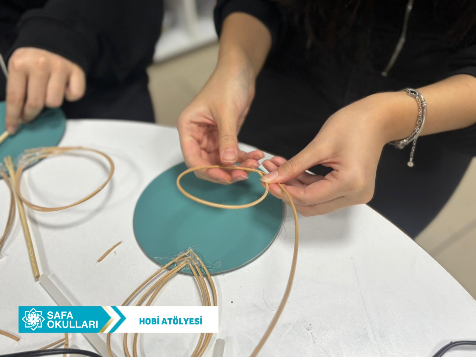 HOBİ ATÖLYESİNDE ÜRETMENİN KEYFİ