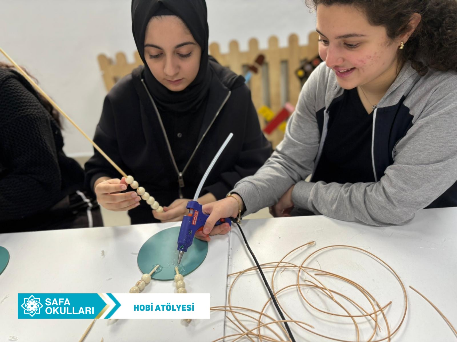 HOBİ ATÖLYESİNDE ÜRETMENİN KEYFİ