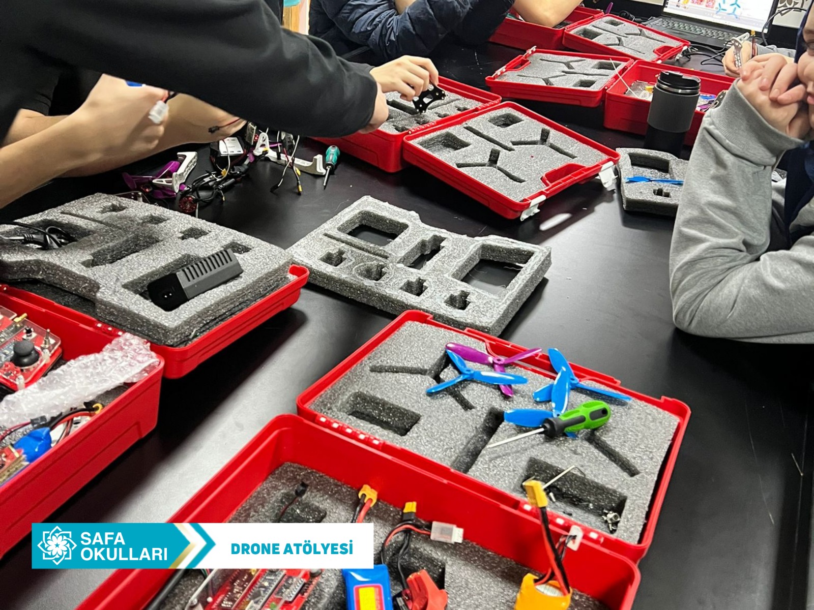 DRONE ATÖLYESİNDE NELER OLUYOR