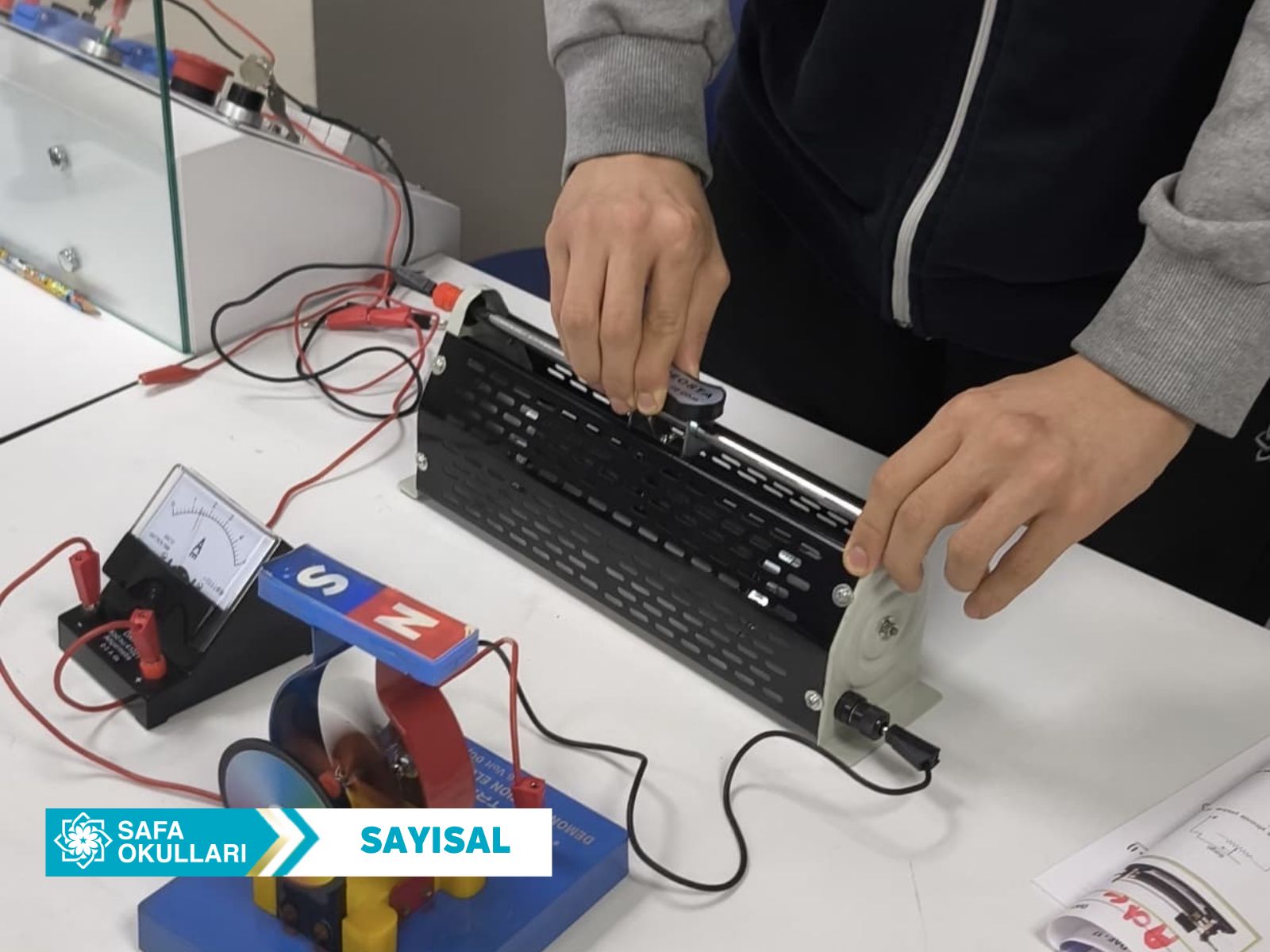 FEN LABORATUVARINDA ELEKTRİĞİN KEŞFİ 