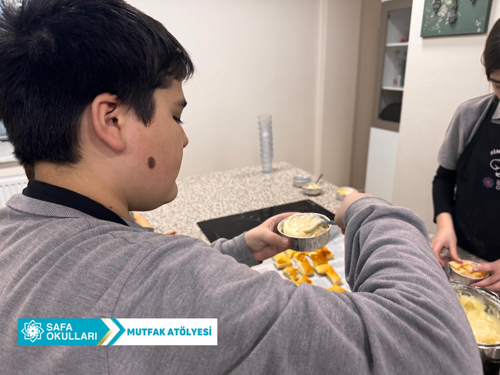 MİNİK ŞEFLER MUTFAKTA