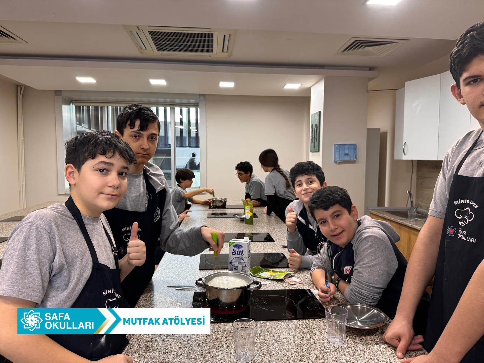 MİNİK ŞEFLER MUTFAKTA