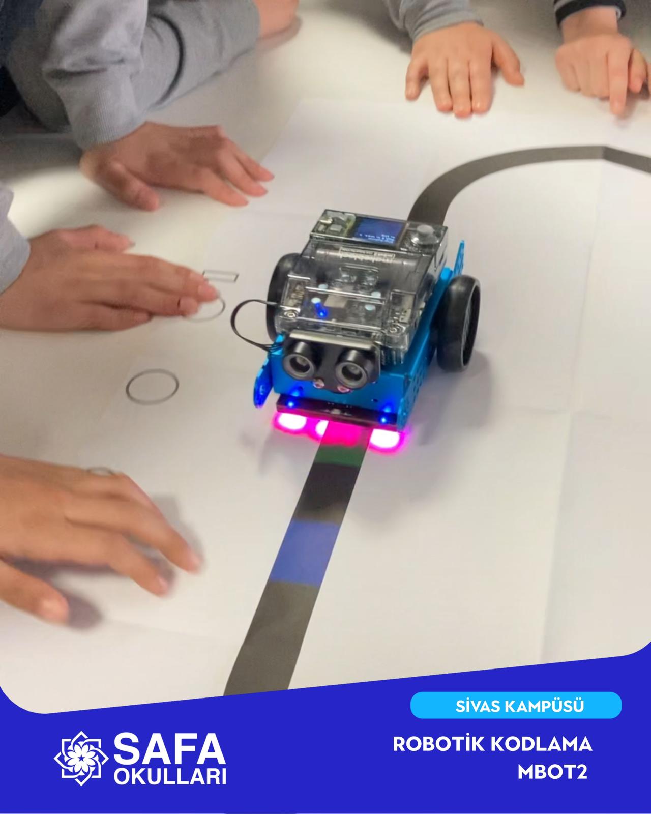 ROBOTİK KODLAMA DERSİNDE TEKNOLOJİYLE ÖĞRENİYORUZ