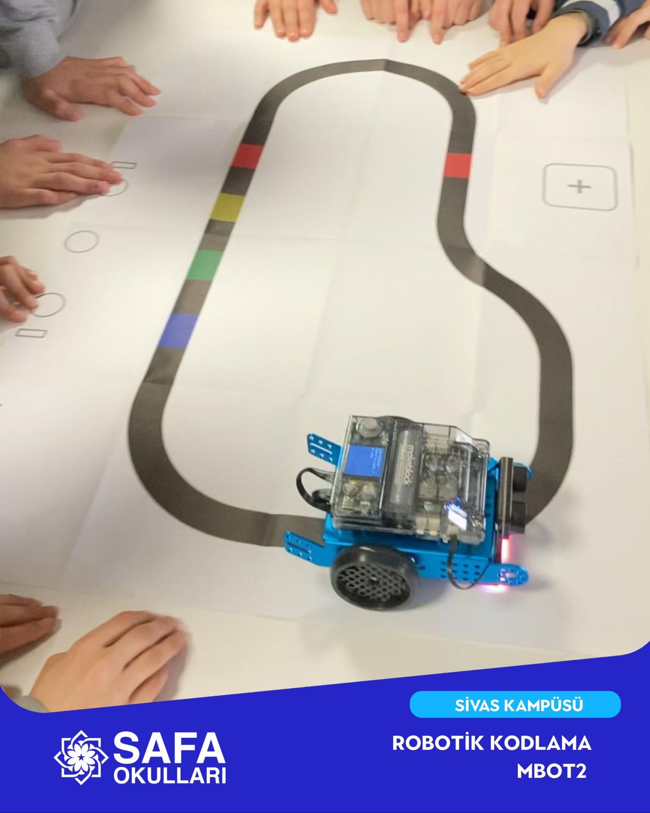 ROBOTİK KODLAMA DERSİNDE TEKNOLOJİYLE ÖĞRENİYORUZ